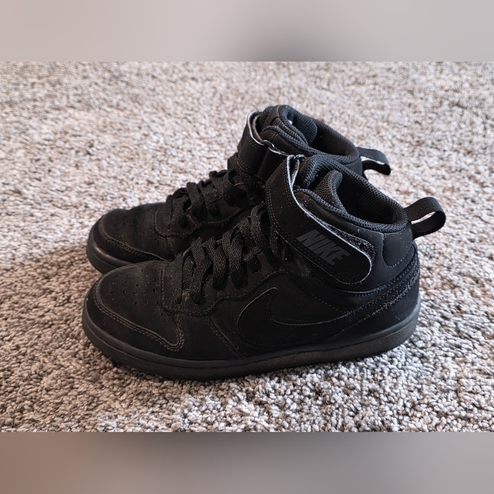 Nike Court Borough Mid BOYS Size 4Y